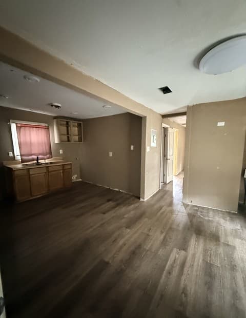 2-bedroom rental at 2412 Potosi St in San Antonio, TX — photo 4