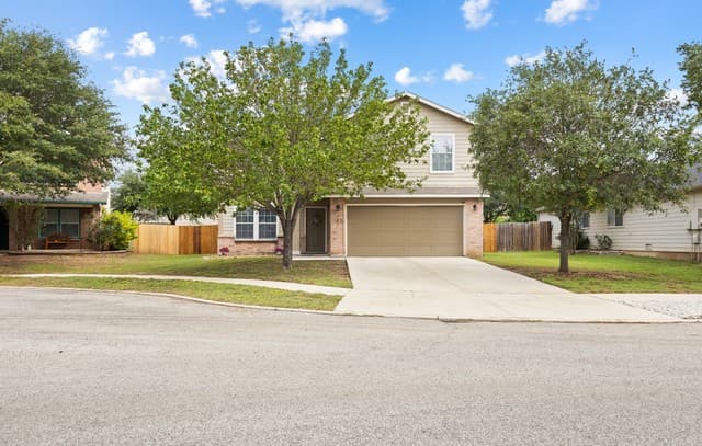 4-bedroom rental at 105 Hawks Meadows in Schertz, TX — photo 3
