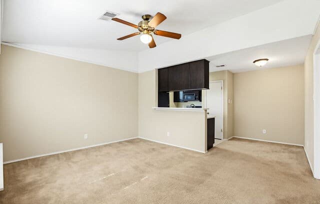 1-bedroom rental at 4803 Hamilton Wolfe Unit 914 in San Antonio, TX — photo 4