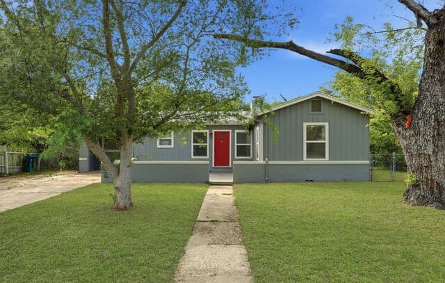 2-bedroom rental at 221 Balcones Heights Rd in Balcones Heights, TX — photo 1