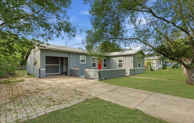 2-bedroom rental at 221 Balcones Heights Rd in Balcones Heights, TX — photo 3