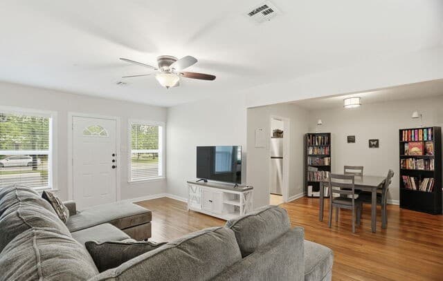2-bedroom rental at 221 Balcones Heights Rd in Balcones Heights, TX — photo 5