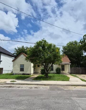 4-bedroom rental at 119 E Drexel Ave in San Antonio, TX — photo 3