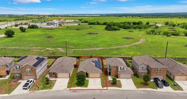 3-bedroom rental at 15022 Silver Tree Cv in Von Ormy, TX — photo 5