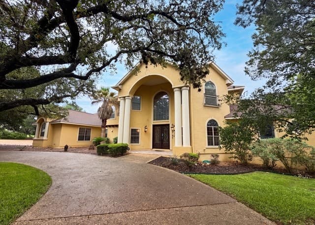 5-bedroom rental at 20646 Wahl Ln in Garden Ridge, TX — photo 1