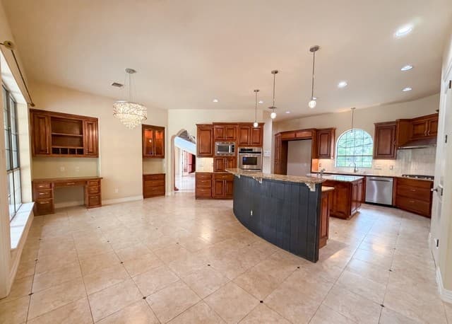5-bedroom rental at 20646 Wahl Ln in Garden Ridge, TX — photo 2