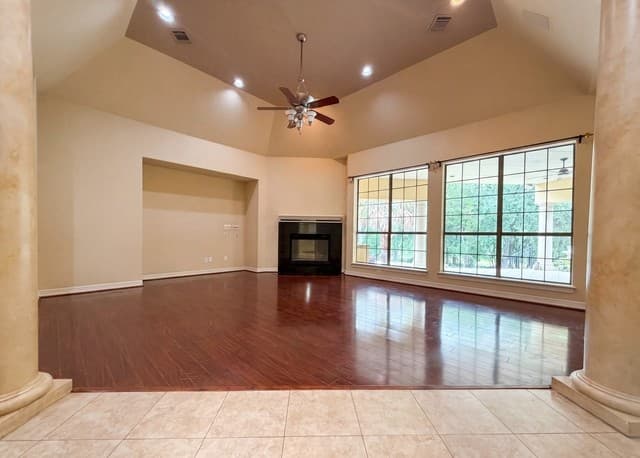 5-bedroom rental at 20646 Wahl Ln in Garden Ridge, TX — photo 3