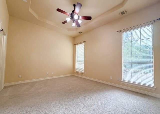 5-bedroom rental at 20646 Wahl Ln in Garden Ridge, TX — photo 4