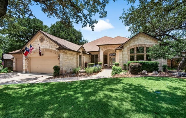4-bedroom rental at 14006 French Park in Helotes, TX — photo 3