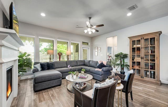 3-bedroom rental at 1109 Cadogan Squire in San Antonio, TX — photo 5