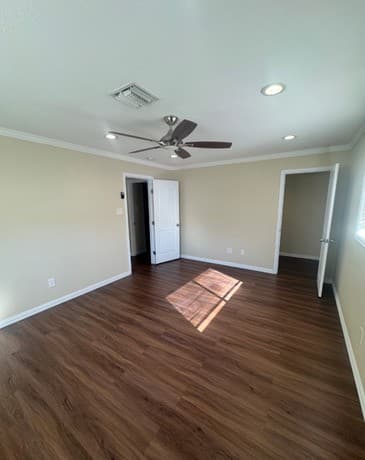 2-bedroom rental at 219 W Silver Sands Dr Unit 1 in San Antonio, TX — photo 3
