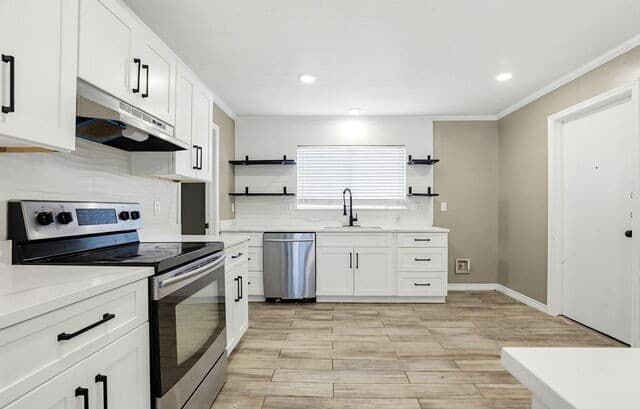 3-bedroom rental at 4543 Stradford Pl in San Antonio, TX — photo 3