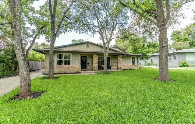 4-bedroom rental at 411 Garraty Rd in Terrell Hills, TX — photo 1