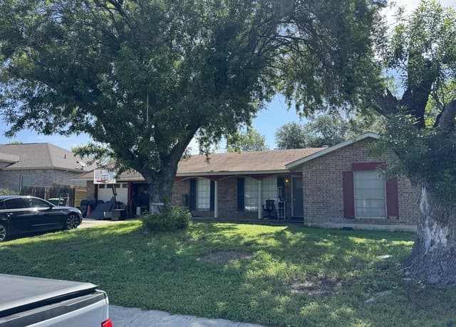 3-bedroom rental at 12726 El Sendero St in San Antonio, TX — photo 2