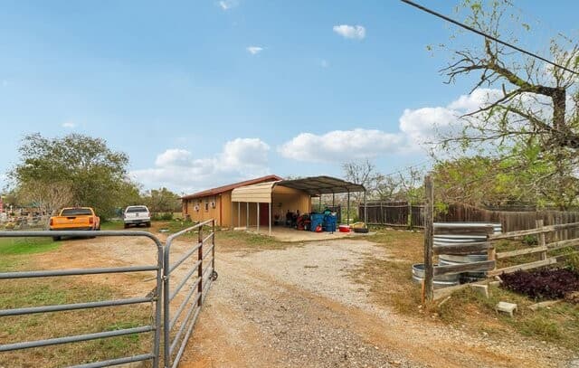 3-bedroom rental at 215 & 213 Coughran Rd in Pleasanton TX