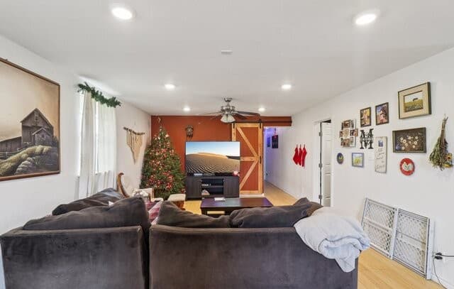 3-bedroom rental at 215 & 213 Coughran Rd in Pleasanton, TX — photo 3