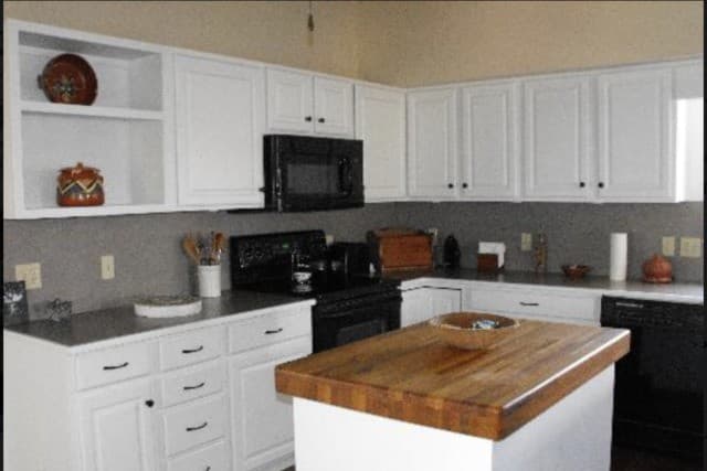 3-bedroom rental at 310 County Road 263 in Mico, TX — photo 3