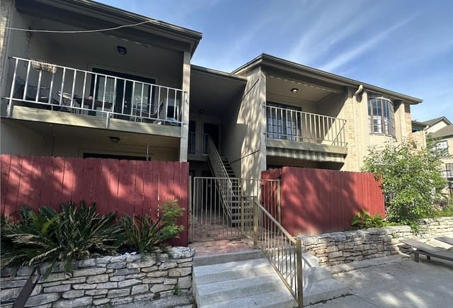 2-bedroom rental at 7711 Callaghan Rd Unit 404 in San Antonio, TX — photo 1