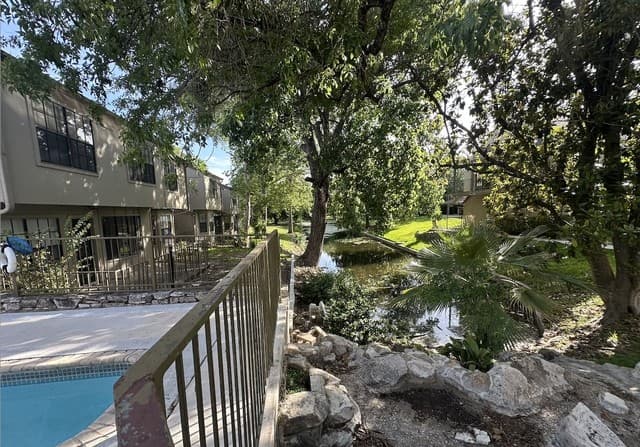 2-bedroom rental at 7711 Callaghan Rd Unit 404 in San Antonio, TX — photo 3