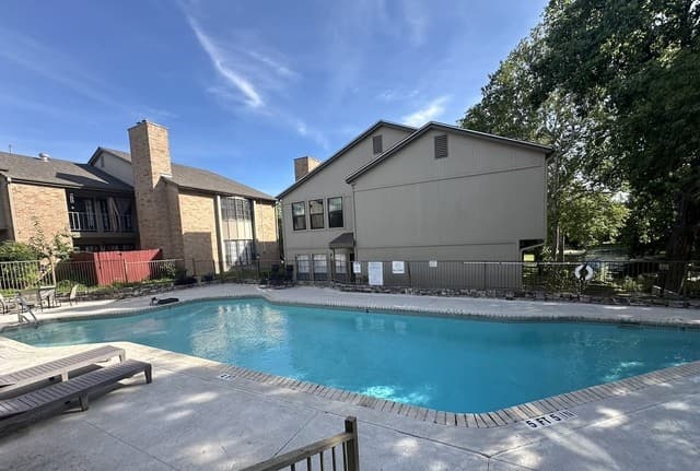 2-bedroom rental at 7711 Callaghan Rd Unit 404 in San Antonio, TX — photo 5