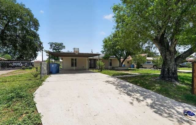 4-bedroom rental at 212 Djenadi DR in Pleasanton, TX — photo 2