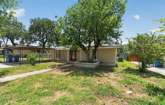 4-bedroom rental at 212 Djenadi DR in Pleasanton, TX — photo 3