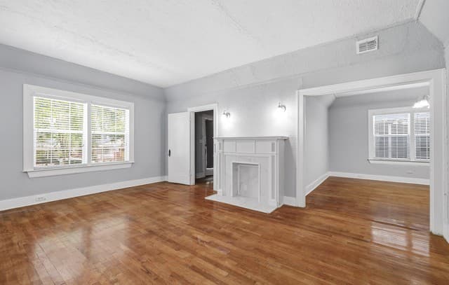 2-bedroom rental at 527 Fulton Ave Unit 2 in San Antonio, TX — photo 3