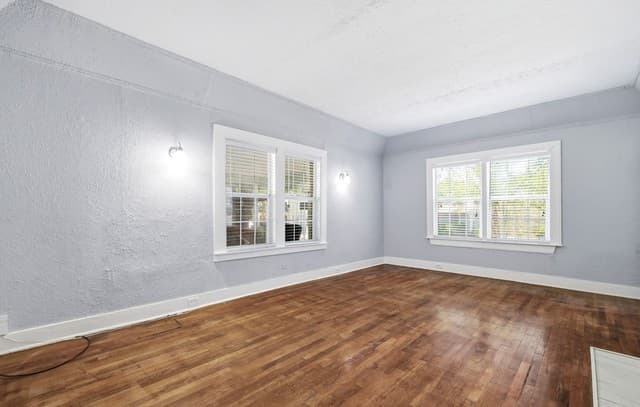 2-bedroom rental at 527 Fulton Ave Unit 2 in San Antonio, TX — photo 4
