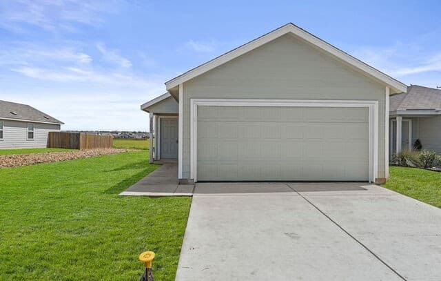 4-bedroom rental at 13007 Chinali Springs in St Hedwig, TX — photo 2