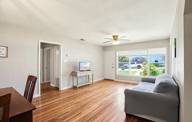 3-bedroom rental at 651 Bexar Dr in San Antonio, TX — photo 5