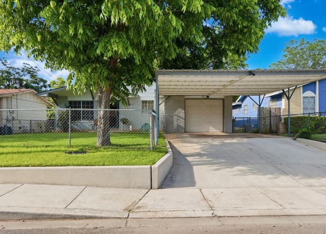 4-bedroom rental at 518 Fitch St in San Antonio, TX — photo 2