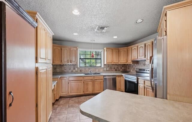 4-bedroom rental at 6302 Scrub Jay in San Antonio, TX — photo 5