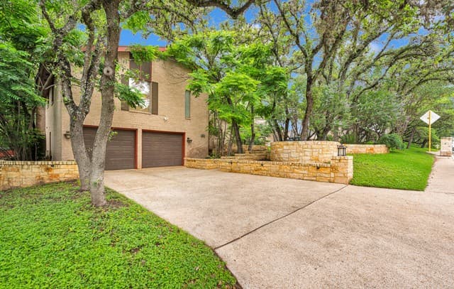 4-bedroom rental at 3511 Hunters Cir in San Antonio, TX — photo 2