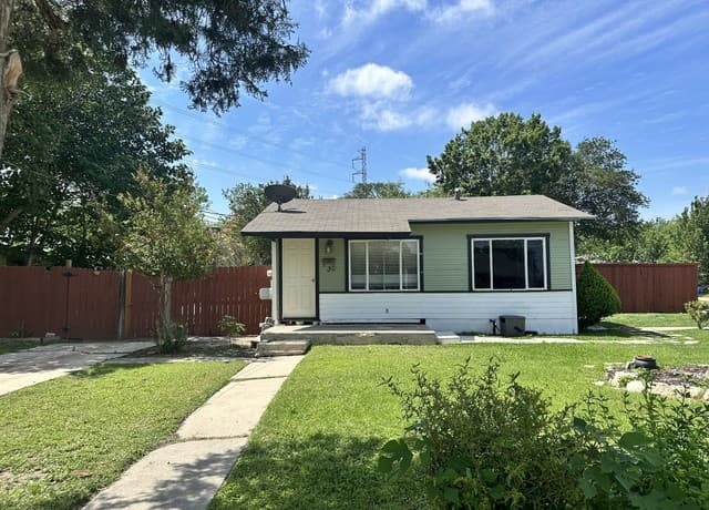 3-bedroom rental at 130 W Wildwood in San Antonio, TX — photo 4