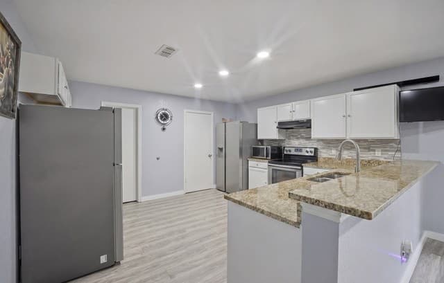 3-bedroom rental at 6322 Lake Superior St in San Antonio, TX — photo 5