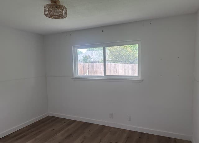 4-bedroom rental at 6402 Green Top Dr in San Antonio, TX — photo 3