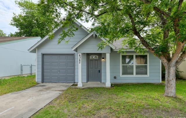 3-bedroom rental at 4342 Lehman Dr in Kirby, TX — photo 1