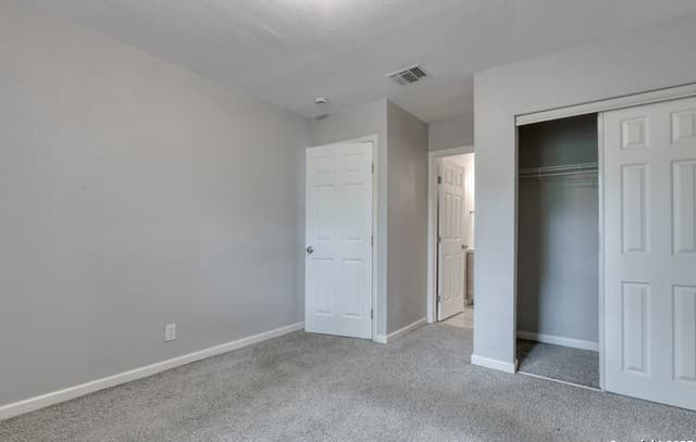 3-bedroom rental at 4342 Lehman Dr in Kirby, TX — photo 2