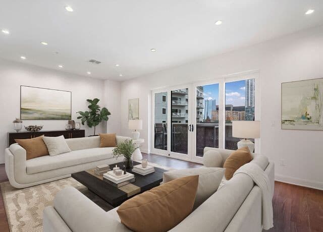 2-bedroom rental at 230 Dwyer Avenue Unit 701 in San Antonio, TX — photo 5