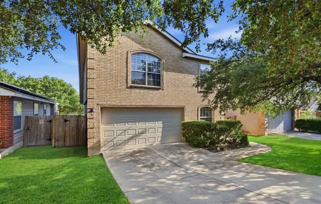 4-bedroom rental at 10318 Tiger Hunt in San Antonio, TX — photo 1
