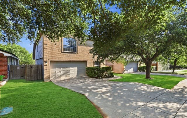 4-bedroom rental at 10318 Tiger Hunt in San Antonio, TX — photo 2