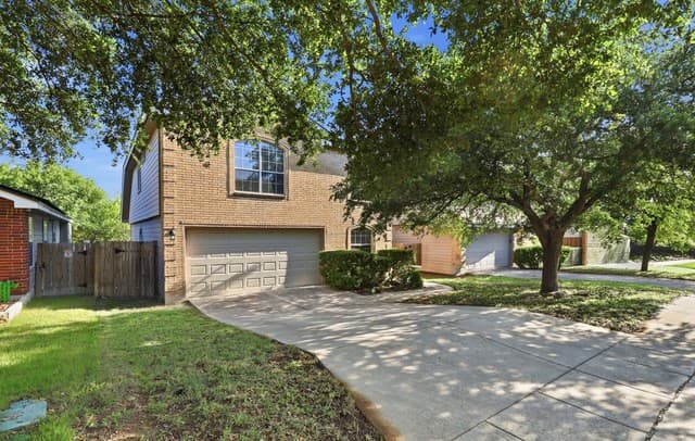 4-bedroom rental at 10318 Tiger Hunt in San Antonio, TX — photo 3