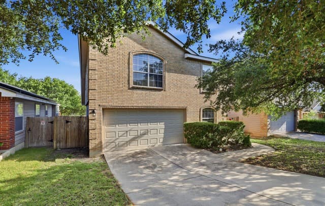 4-bedroom rental at 10318 Tiger Hunt in San Antonio, TX — photo 4