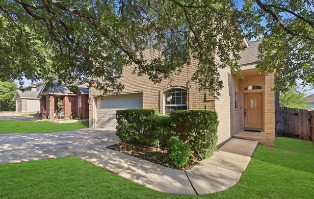 4-bedroom rental at 10318 Tiger Hunt in San Antonio, TX — photo 5