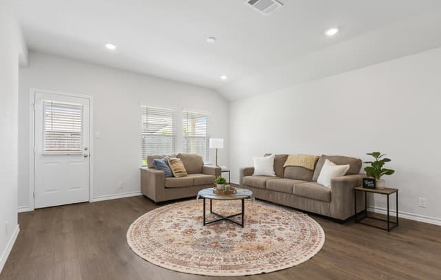 4-bedroom rental at 21066 Watercourse Way in San Antonio, TX — photo 3