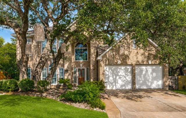 4-bedroom rental at 9410 Sageglen in San Antonio, TX — photo 2