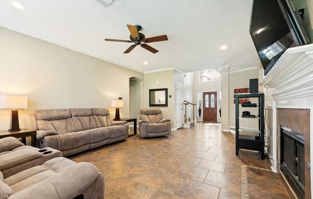 4-bedroom rental at 9410 Sageglen in San Antonio, TX — photo 5