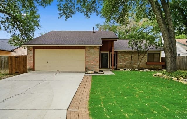 3-bedroom rental at 9475 Brushy Point in San Antonio, TX — photo 2