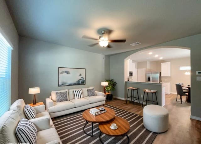 3-bedroom rental at 2075 Silver Oaks Dr Unit 6 in San Antonio, TX — photo 2