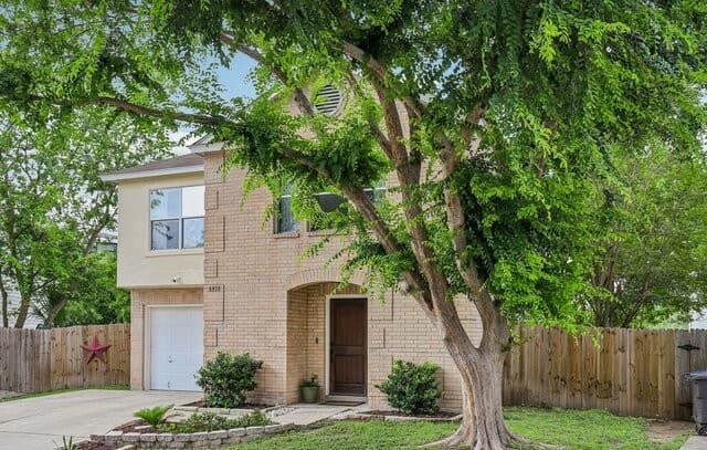 3-bedroom rental at 8810 Bridgefield in San Antonio, TX — photo 2